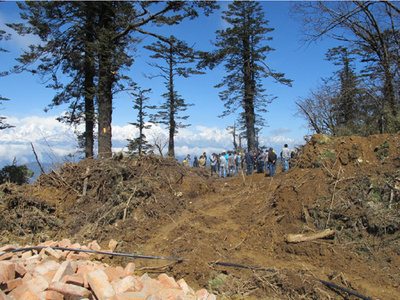 縣委常委、縣政府副縣長胡濟(jì)均到王崗坪調(diào)研生態(tài)旅游開發(fā)建設(shè)項目